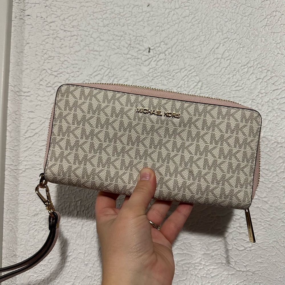 Michael Kors Pink and Cream Jet Set Travel Wallet Wristlet